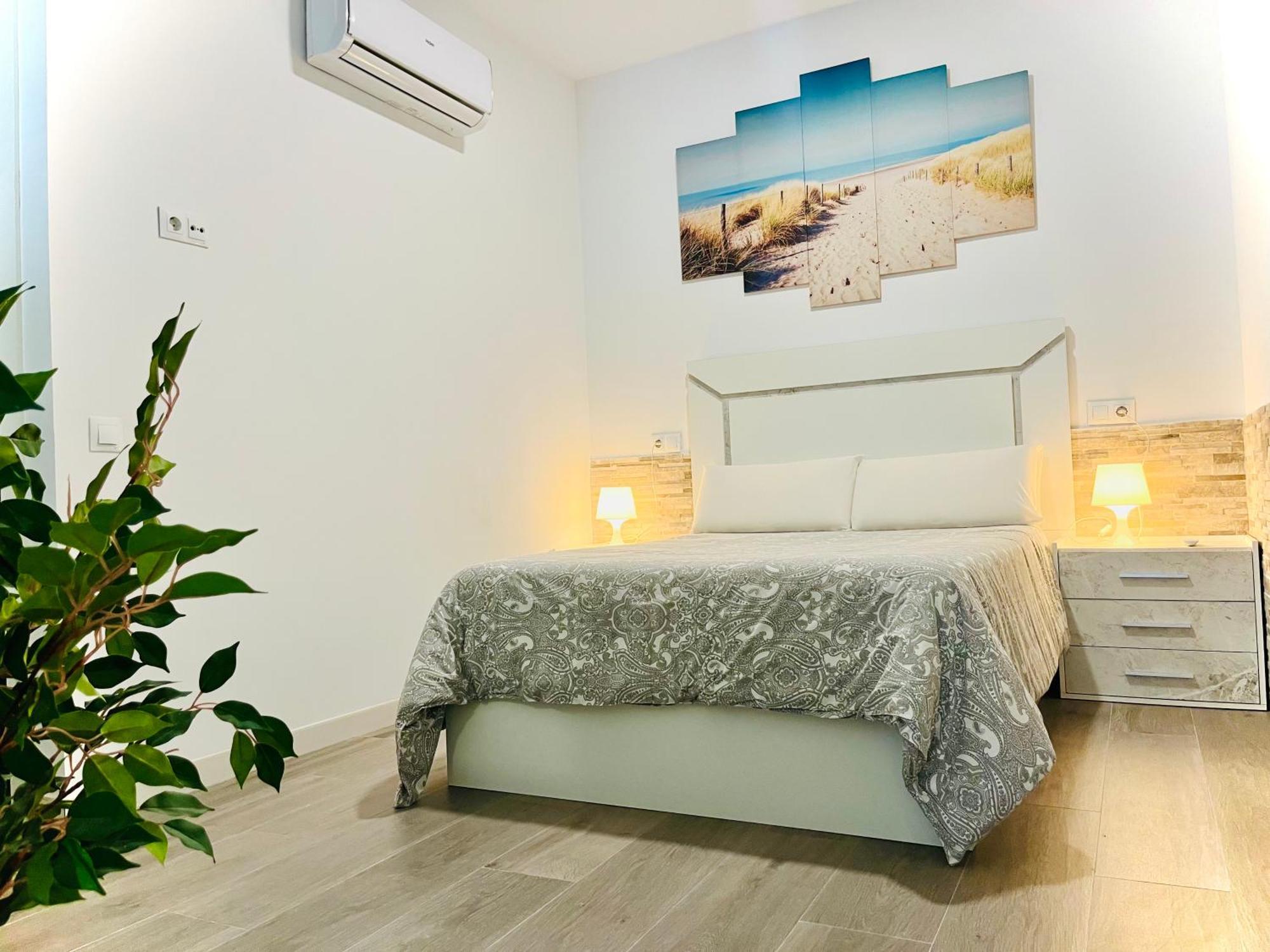 Luxury Carihuela Beach Торремолинос Экстерьер фото